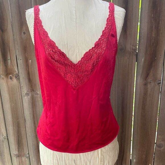 Vintage 80s VANITY FAIR CAMISOLE Shiny Glossy  Red Lace Trim 36 Nwot - Picture 1 of 7